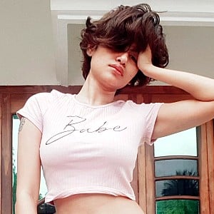 Oviya Helen