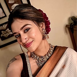 Oviya Helen
