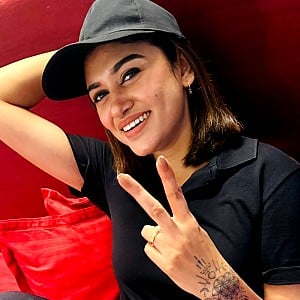 Oviya Helen