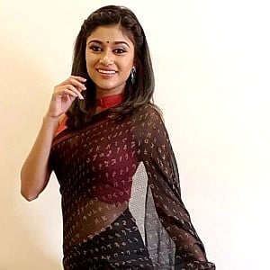 Oviya Helen