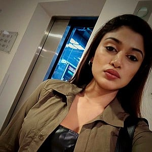 Oviya Helen