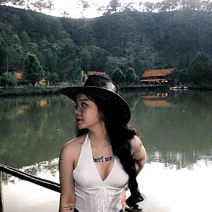 Phuong Nhi Le