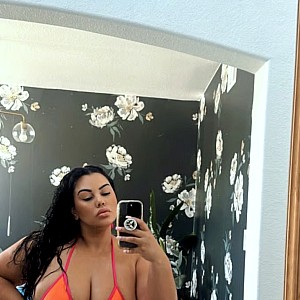 Priscila Barros