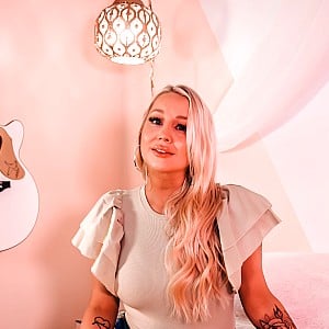 RaeLynn (singer)