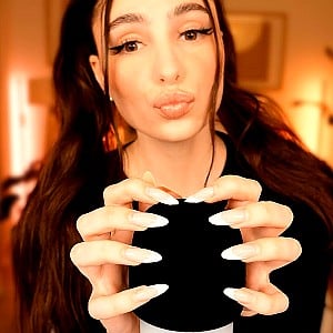 Ricarda (ASMR Star)