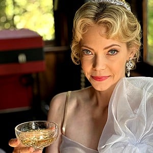 Riki Lindhome