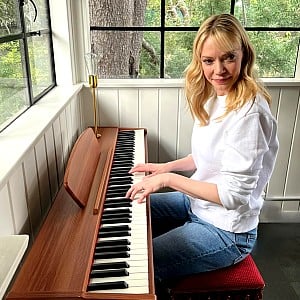 Riki Lindhome