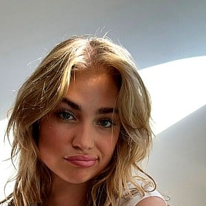 Roxy Dekker