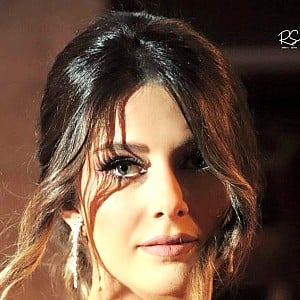 Saly Greige