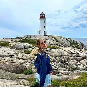 Samantha Brown (Actress)