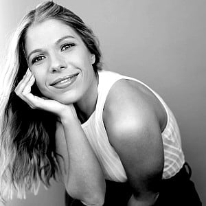 Samantha Brown (Actress)