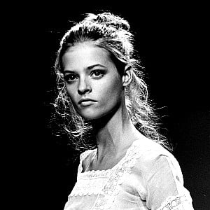 Sarah Thomas (Model)