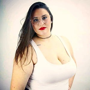 Sarai Has Curves