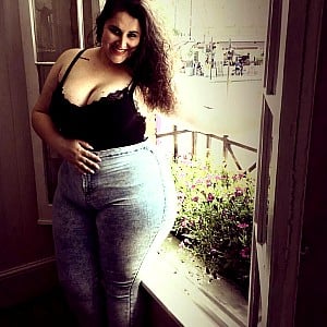 Sarai Has Curves