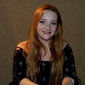 Scarlett Pomers