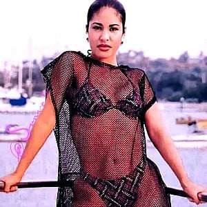 Selena (singer)