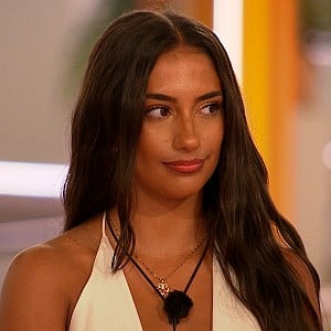 Shakira Khan (Love Island)