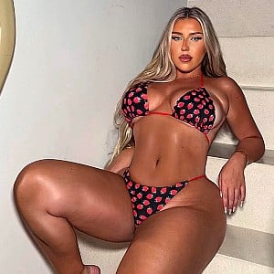 Sharon Lee (Instagram)