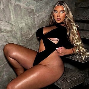Sharon Lee (Instagram)