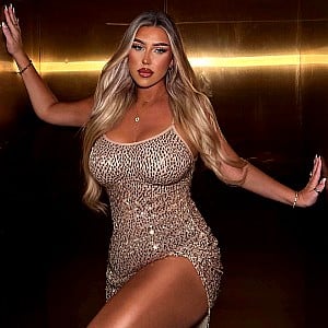 Sharon Lee (Instagram)