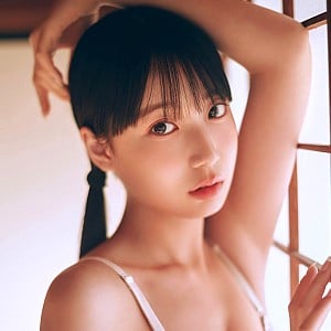 Shiori Momota (Gravure)