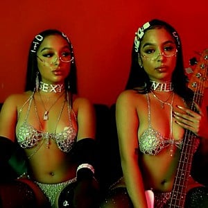 SiAngie Twins