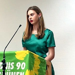 Sienna Leesberg
