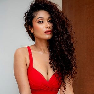 Simone Sharma