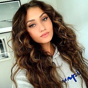 Skylar Stecker