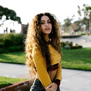 Skylar Stecker