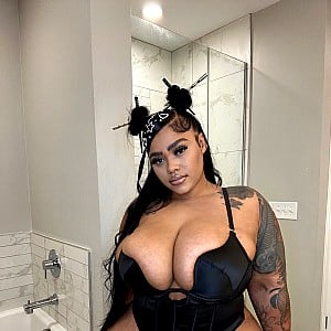 Suzy Marie