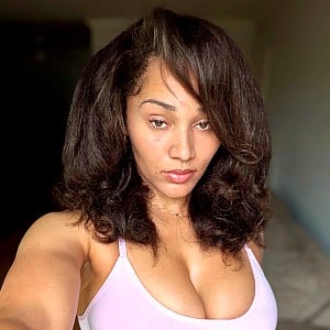 Taelor B