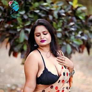 Tania (Bong Girl)