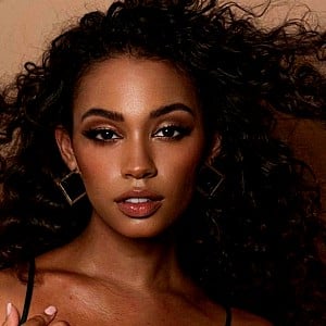 Taryn Delanie Smith