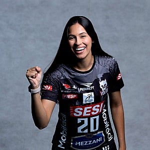 Thays Oliveira