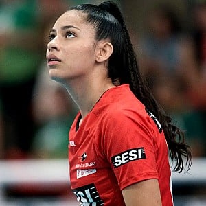 Thays Oliveira