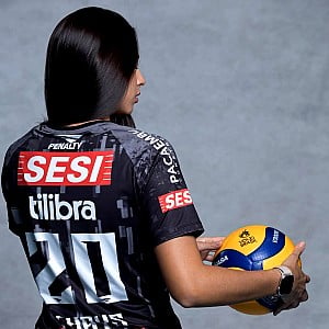Thays Oliveira