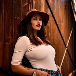 Tia Holzworth
