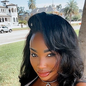 Tia Maria (Onlyfans)