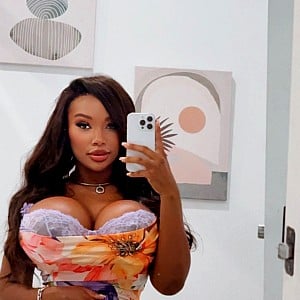 Tia Maria (Onlyfans)