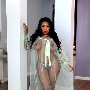 Tia Maria (Onlyfans)