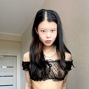 Tina Kim (camgirl)