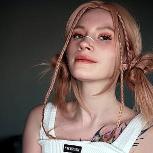 Valeria Raw