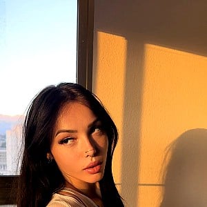 Viola Cami