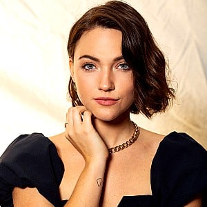 Violett Beane