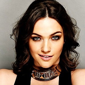 Violett Beane
