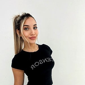 Yara (Onlyfans)