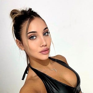 Yara (Onlyfans)