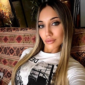 Yara (Onlyfans)