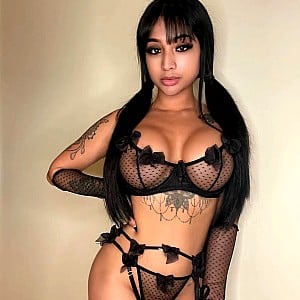 Yasmina Khan